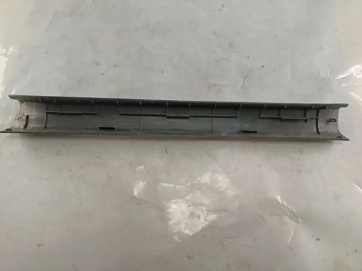 Toyota Corolla Verso AR10 (2004 - 2009) 679130F010 Внутренняя отделка переднего порога — фото 7
