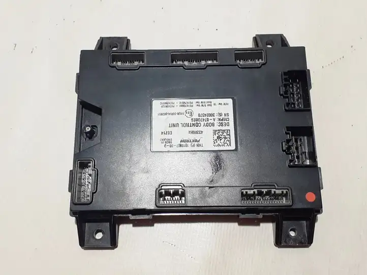 Tesla Model S (2012 - 2016)  1010907 Mодуль kомфортa