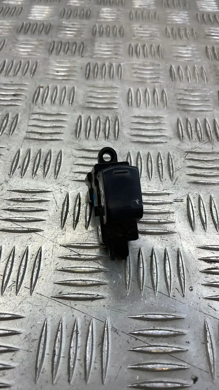 Nissan Note (E11) (2006 - 2014) Кнопка стеклоподъемников — фото 1