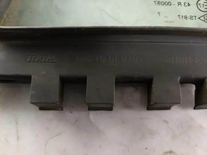 Toyota Corolla Verso AR10 (2004 - 2009) 682150F010 Треугольное стекло кузова — фото 3