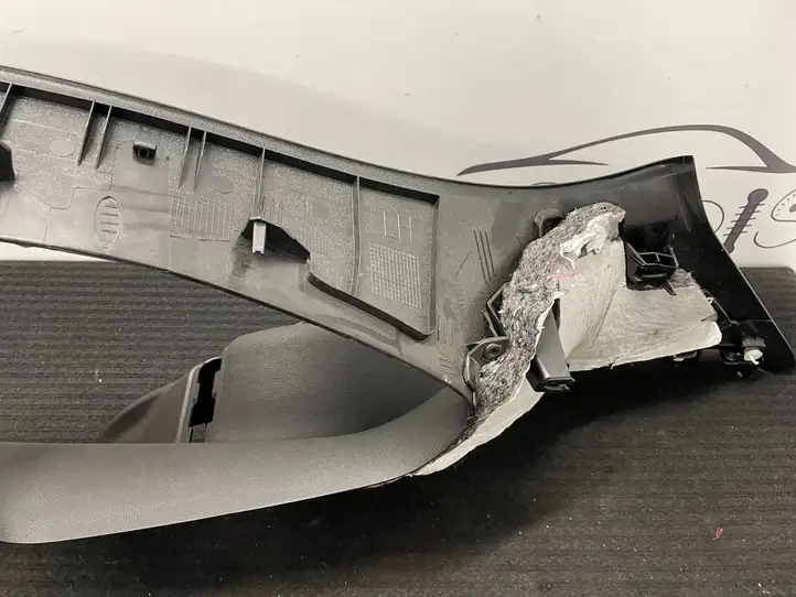 BMW X1 F48 F49 (2015 - 2022) 51437332827 Верхняя обшивка стойки D — фото 9