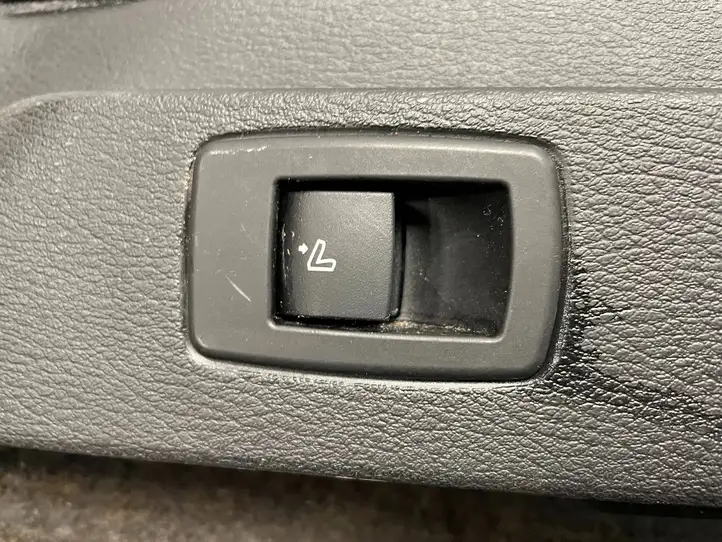 BMW X1 F48 F49 (2015 - 2022) 51437332827 Верхняя обшивка стойки D — фото 13
