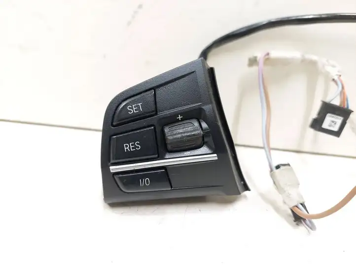 BMW 5 GT F07 (2010 - 2017) Кнопки на рулевом колесе — фото 2
