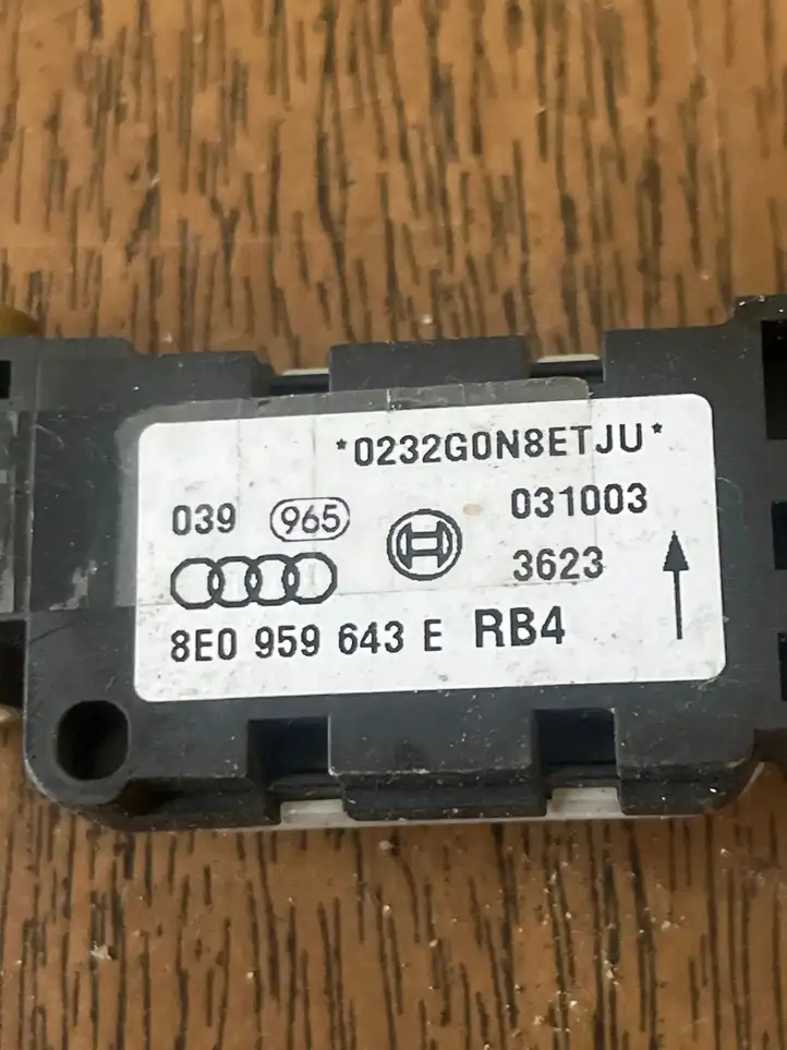 Audi A6 S6 C5 4B (2001 - 2004) 8E0959643E Датчик удара SRS — фото 2