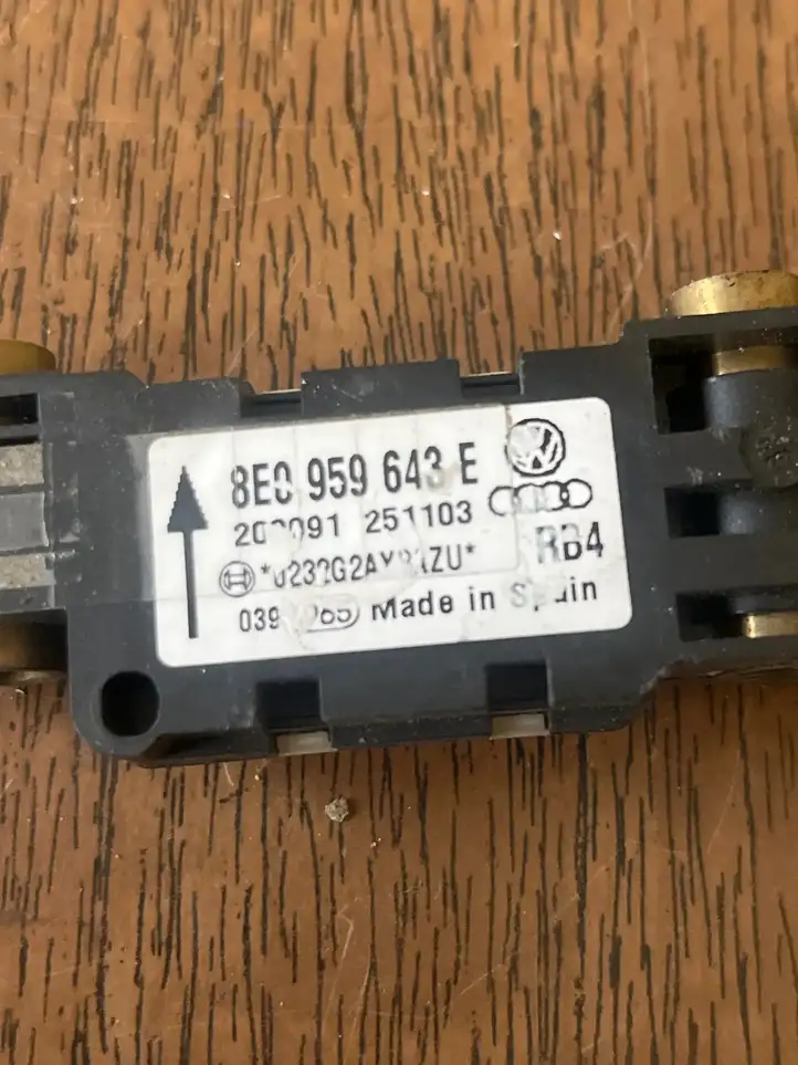 Audi A6 S6 C5 4B (2001 - 2004) 8E0959643E Датчик удара SRS — фото 2