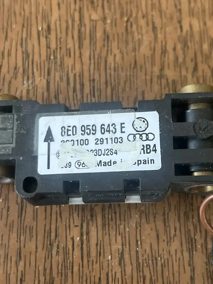 Audi A6 S6 C5 4B (2001 - 2004) 8E0959643E Датчик удара SRS — фото 3