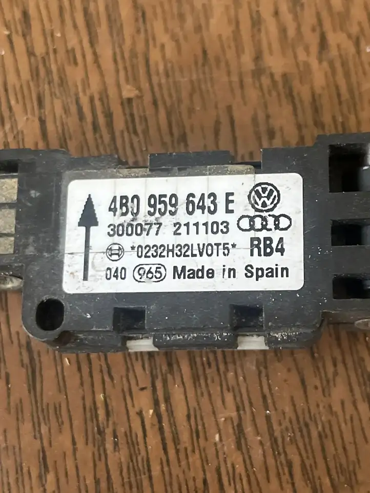 Audi A3/S3 8P (2003 - 2005) 4B0959643E Датчик удара SRS — фото 3