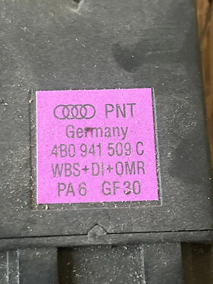Audi A6 S6 C5 4B (1997 - 2001) 4B0941509C Включатель аварийных фонарей — фото 4