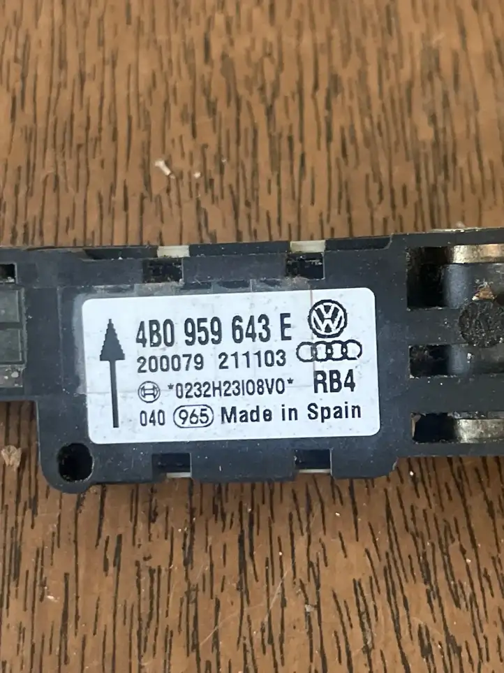 Audi A3/S3 8P (2003 - 2005) 4B0959643E Датчик удара SRS — фото 3