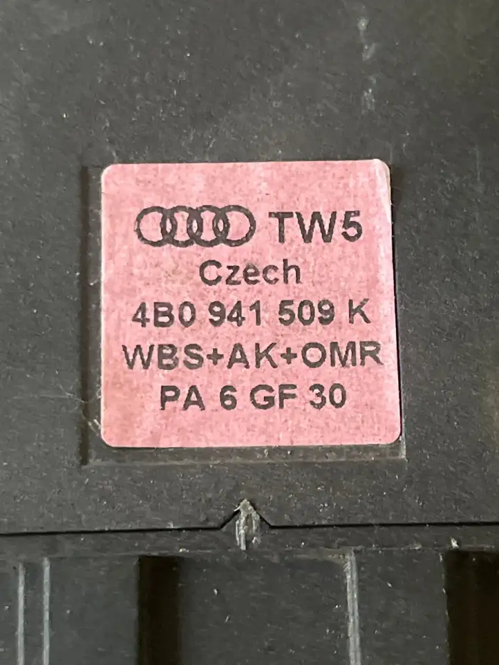 Audi A6 S6 C5 4B (2001 - 2004) 4B0941509K Включатель аварийных фонарей — фото 3