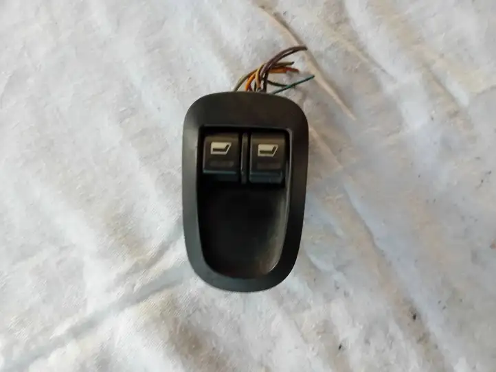 Peugeot 206 (1998 - 2012)  11845 Кнопка стеклоподъемников