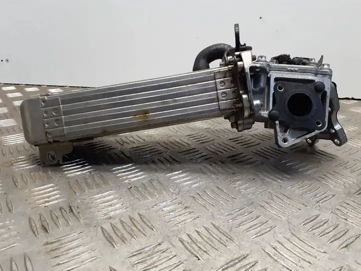 Infiniti Q70 Y51 (2013 - 2019) A6511400675 Охладитель клапана EGR — фото 2