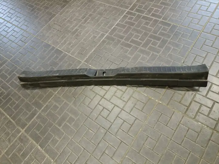 Toyota Corolla Verso AR10 (2004 - 2009) 647160F010 Отделка порога багажника — фото 4