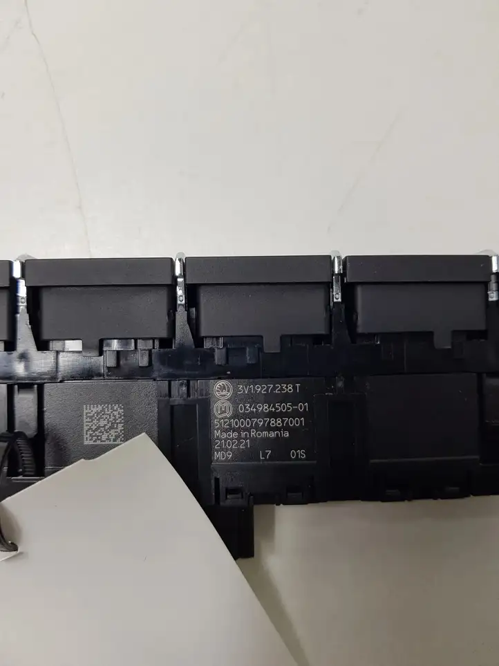 Skoda Superb B8 (3V) (2015 - 2023) 3V1927238T Блок кнопок на панели — фото 4