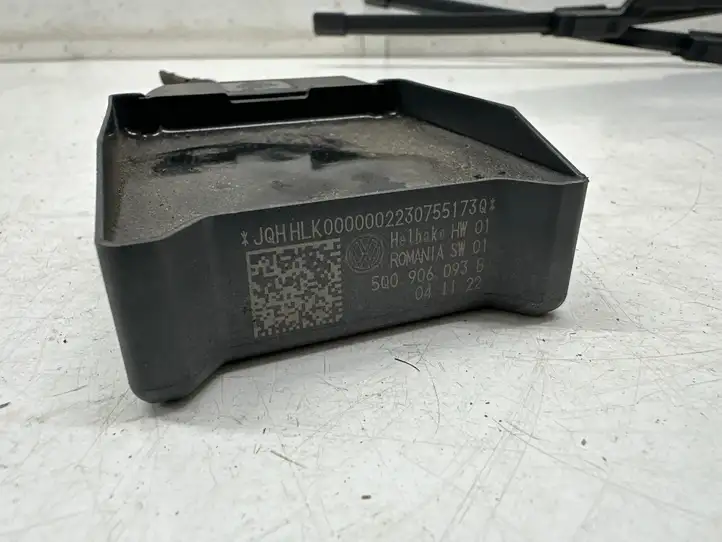 Skoda Kamiq (2019 - ) 5Q0906093B Блок управления топливным насосом — фото 3