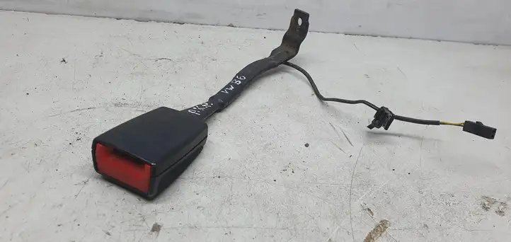 Volkswagen PASSAT B6 (2005 - 2010)   Замок переднего ремня