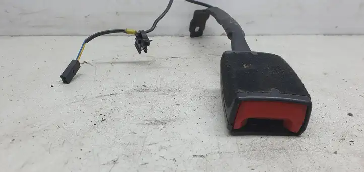 Volkswagen PASSAT B6 (2005 - 2010)   Замок переднего ремня