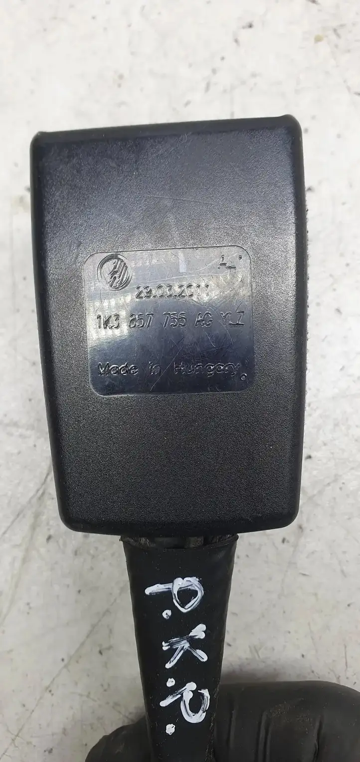 Volkswagen PASSAT B6 (2005 - 2010)   Замок переднего ремня