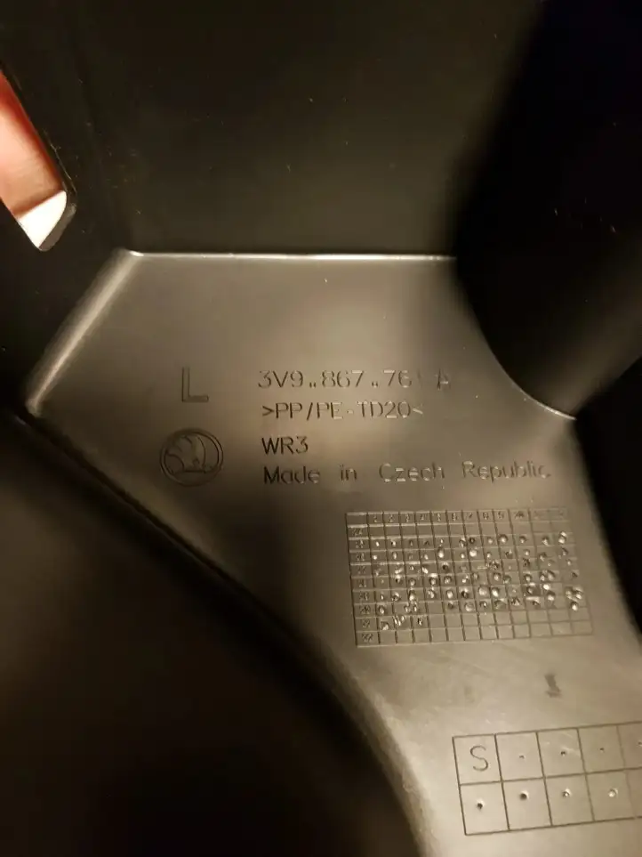 Skoda Superb B8 (3V) (2015 - 2023)  3V9867761A Держатель шторки