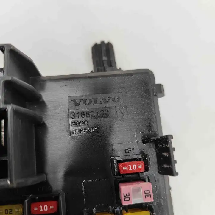 Volvo S90, V90 (2016 - 2020) 31682732 Блок монтирования реле — фото 7