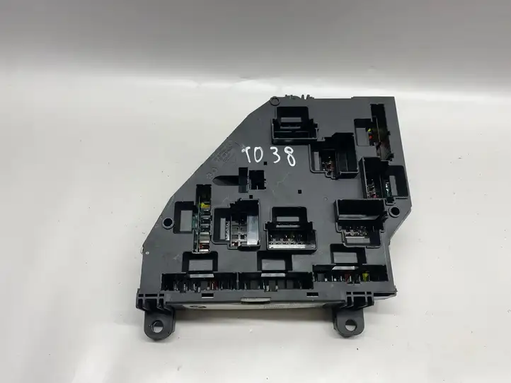 BMW 5 GT F07 (2010 - 2017)  9234423 Ящик предохранителей (комплект)