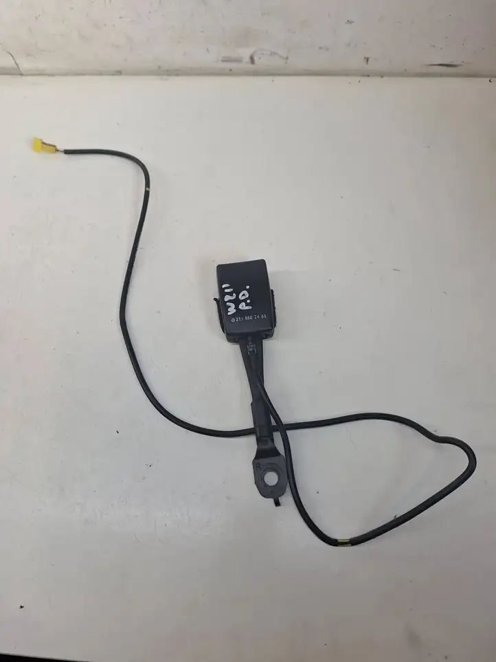 Mercedes-Benz E W211 (2002 - 2009)  2118602469 Замок переднего ремня