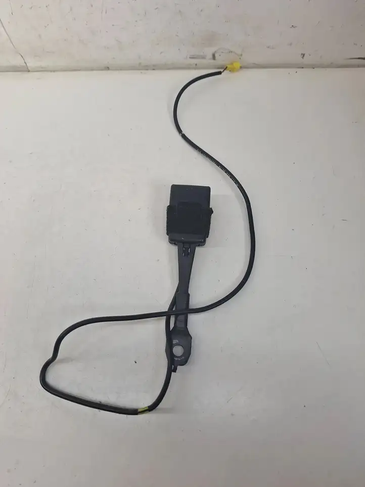 Mercedes-Benz E W211 (2002 - 2009)  2118602469 Замок переднего ремня