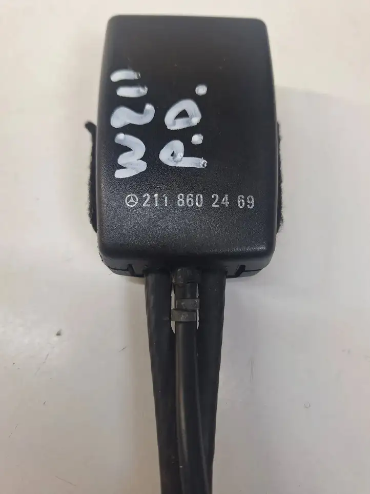 Mercedes-Benz E W211 (2002 - 2009)  2118602469 Замок переднего ремня