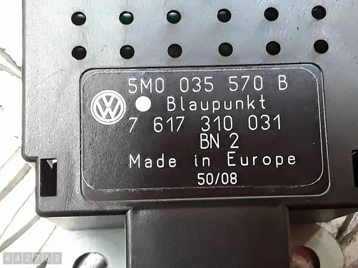 Volkswagen Golf VI (2009 - 2013) 5M0035570B Усилитель антенны — фото 4