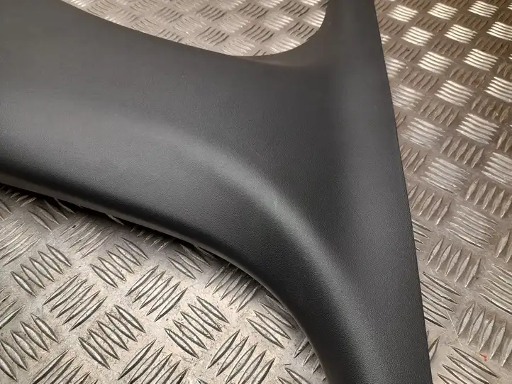 Tesla Model Y (2019 - 2024) 149462401E Нижняя обшивка стойки B — фото 3