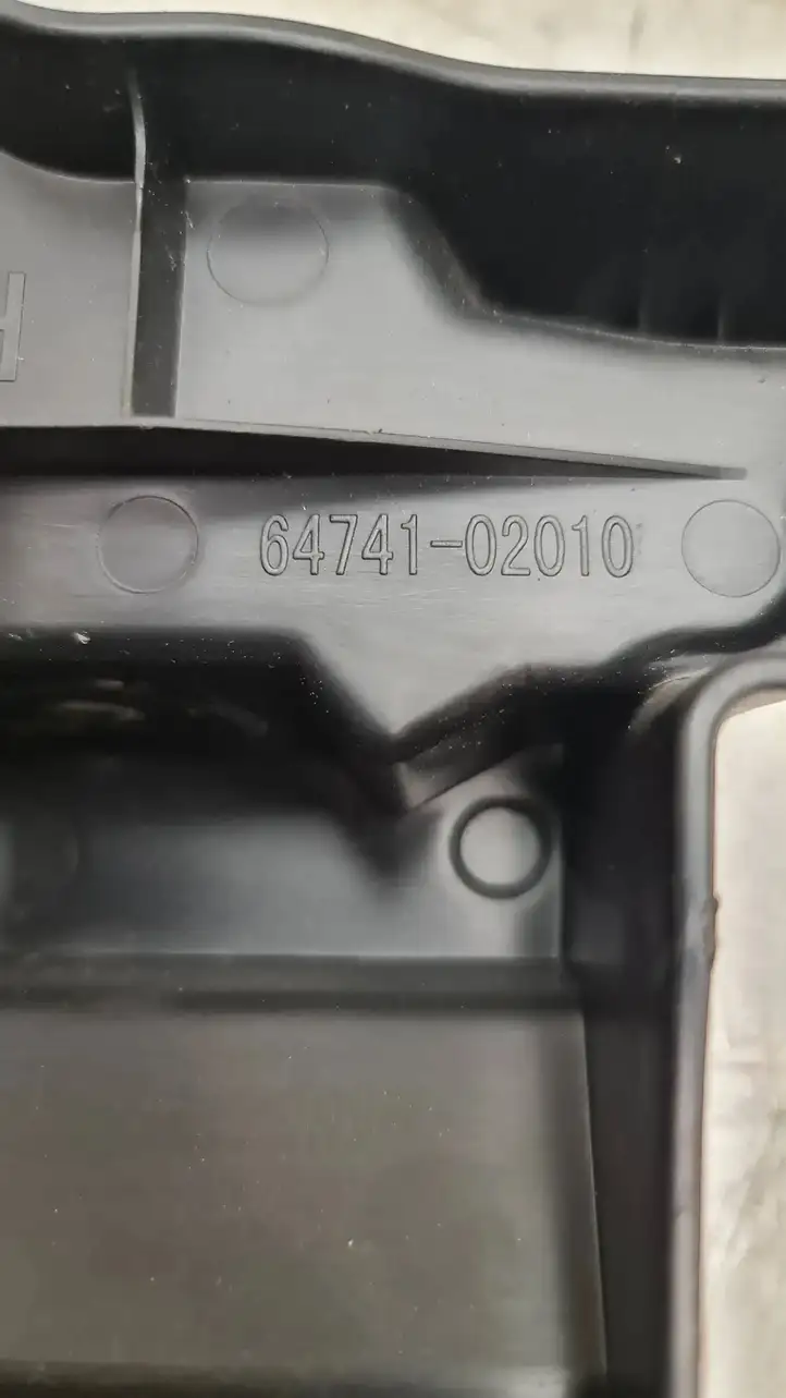 Toyota Auris E180 (2012 - 2018) 6474102010 Прочие детали салона — фото 3