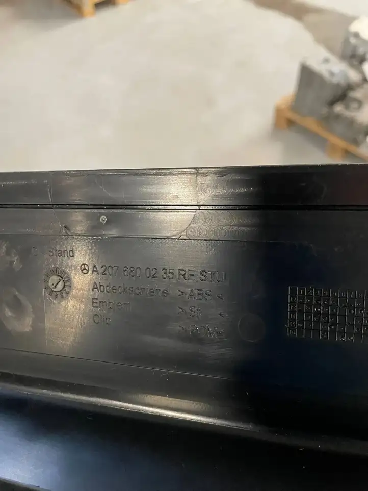 Mercedes-Benz E C207 W207 (2009 - 2017) A2076800235 Внутренняя отделка переднего порога — фото 3