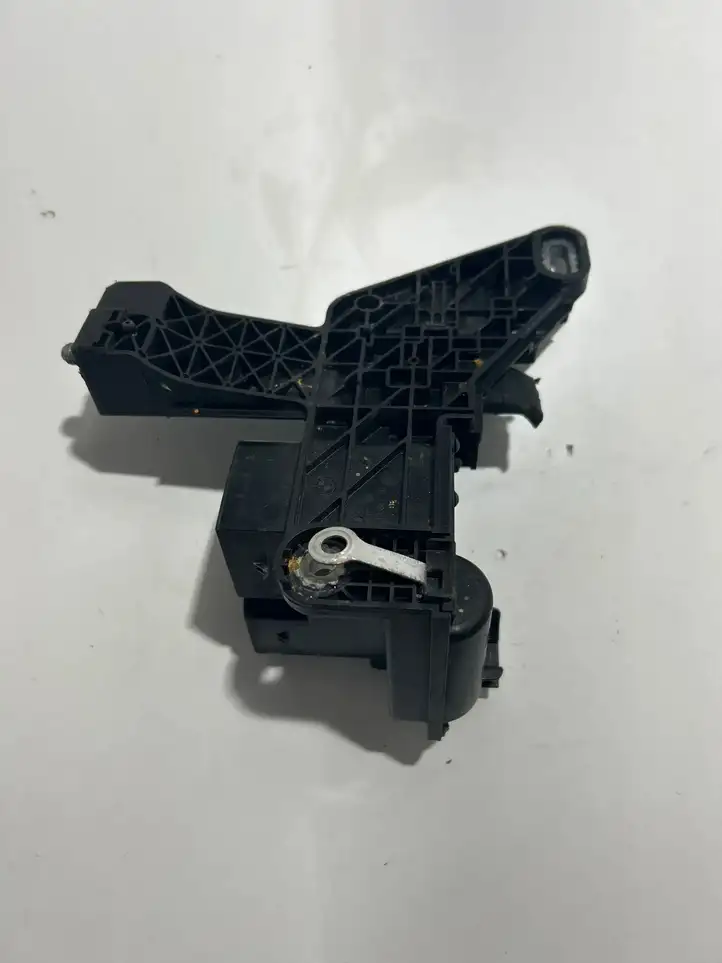 BMW 3 F30 F35 F31 (2012 - 2018) 935615801 Плюсовой провод аккумулятора — фото 2