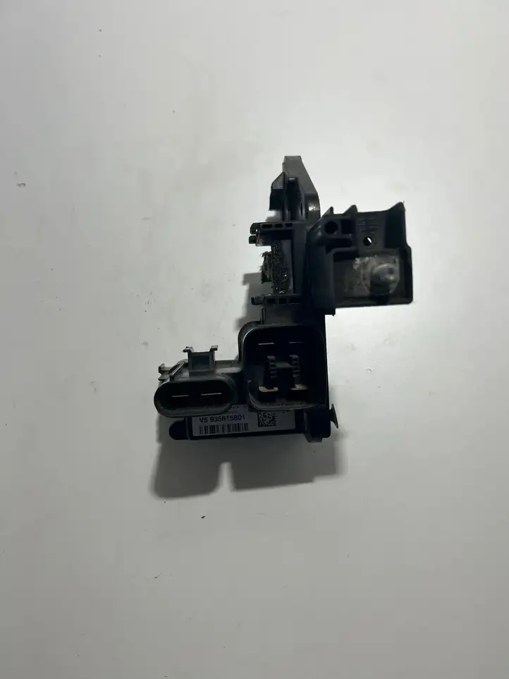 BMW 3 F30 F35 F31 (2012 - 2018) 935615801 Плюсовой провод аккумулятора — фото 3