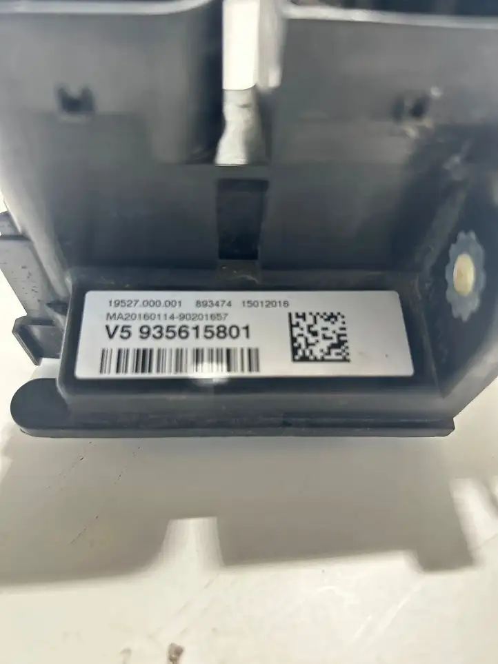 BMW 3 F30 F35 F31 (2012 - 2018) 935615801 Плюсовой провод аккумулятора — фото 4