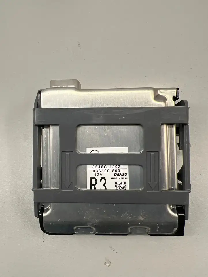 Toyota RAV 4 (XA40) (2012 - 2018) 10R048621 Камера в лобовом стекле — фото 2