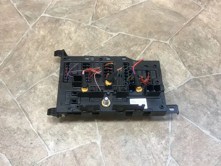 Mini Countryman (2016 - 2020)  9360501 Блок монтирования реле