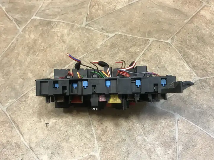 Mini Countryman (2016 - 2020)  9360501 Блок монтирования реле