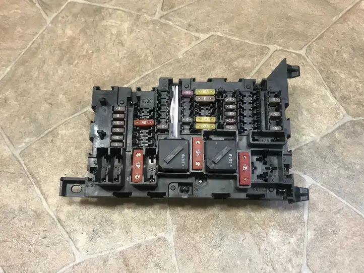 Mini Countryman (2016 - 2020)  9360501 Блок монтирования реле