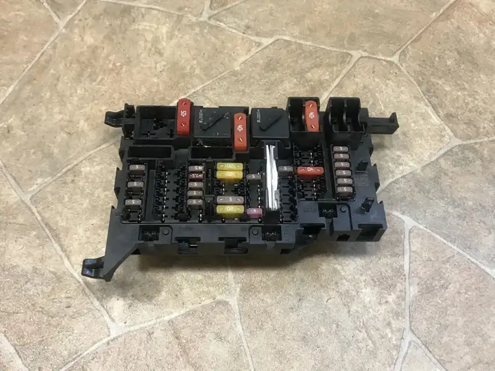 Mini Countryman (2016 - 2020)  9360501 Блок монтирования реле