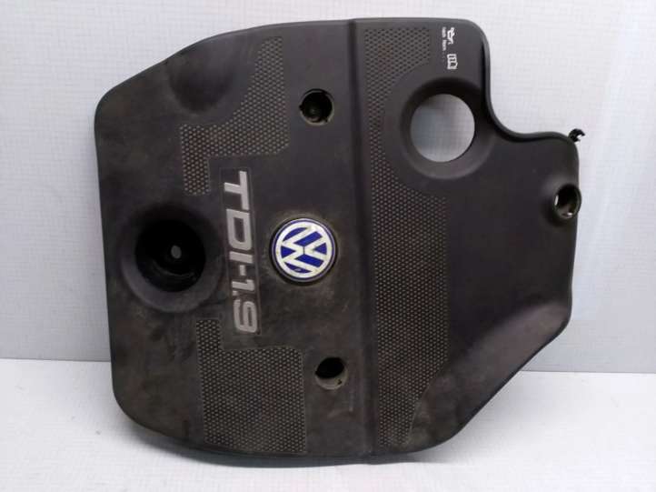 038103925 Volkswagen Golf IV Variklio dangtis (apdaila)