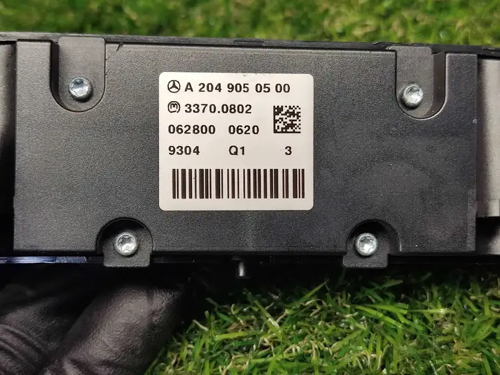 Mercedes-Benz C W204 (2007 - 2014) A2049050500 Кнопка парктроника — фото 4