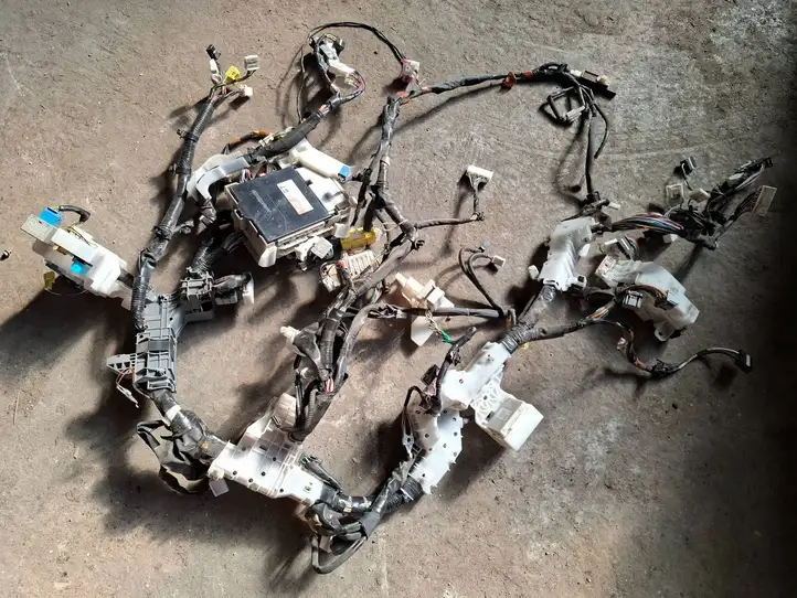 Toyota Prius (XW30) (2009 - 2015) 8214547J60H Модуль комфорта — фото 1