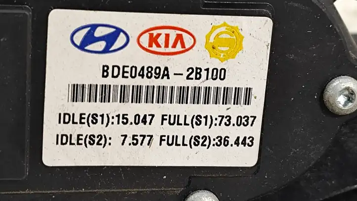 Hyundai Santa Fe (2005 - 2009) 327262B100 Педаль акселератора — фото 2