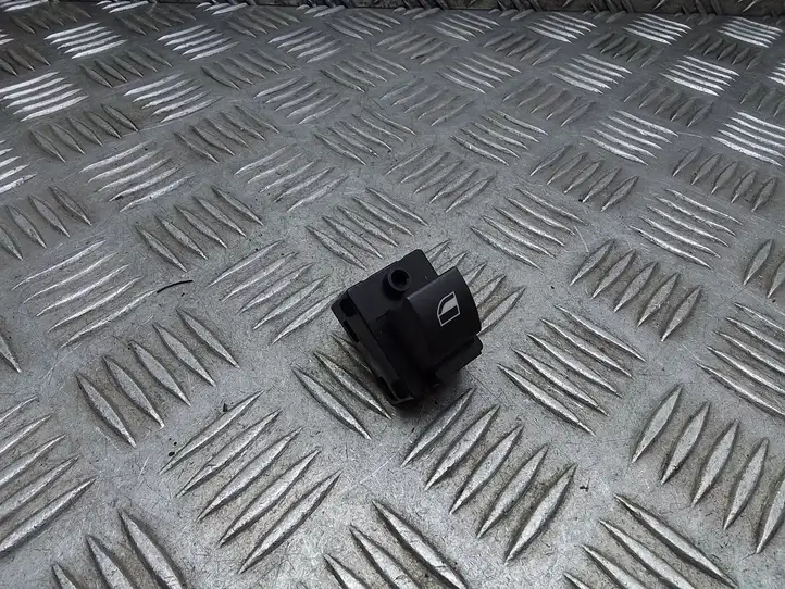 BMW 7 E65 E66 (2001 - 2008) 8379597 Кнопка стеклоподъемников — фото 1