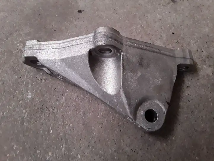 BMW 3 F30 F35 F31 (2012 - 2018) 1351781069801 Кронштейн топливного насоса — фото 1