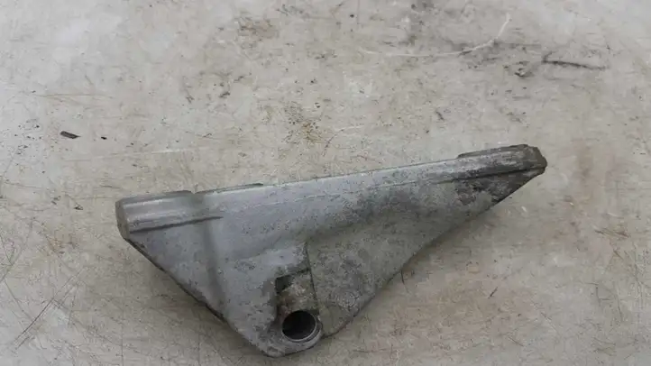 BMW 5 E60 E61 (2004 - 2010) 13517804376 Кронштейн топливного насоса — фото 3