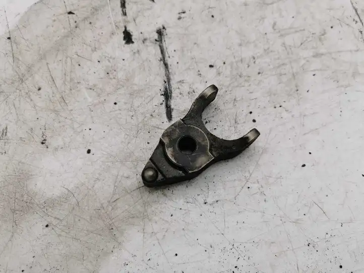Toyota Corolla Verso E121 (2004 - 2007) Держатель форсунки — фото 2