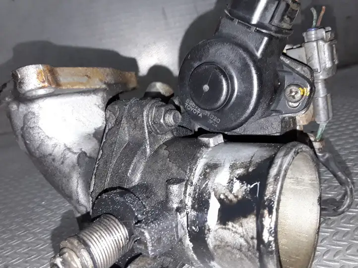 Toyota Corolla Verso E121 (2001 - 2004) 8967221020 Дроссельная заслонка — фото 3