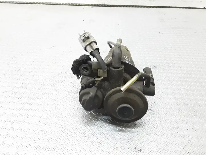 Toyota Corolla Verso E121 (2001 - 2004) Механический топливный насос — фото 4